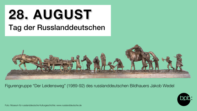 Titel: "28. August: Tag der Russlanddeutschen." Darunter ein Foto der Figurengruppe "Der Leidensweg" des russlanddeutschen Bildhauers Jakob Wedel.