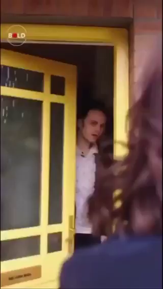 A white woman knocks a door, a white man opens it and they start talking. You just see the entrance door and the woman in the street.