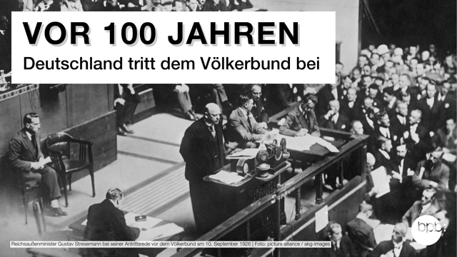Titel: Vor 100 Jahren - Deutschland tritt dem Völkerbund bei

Daneben: Eine historische Aufnahme von Reichsaußenminister Gustav Stresemann bei seiner Antrittsrede vor dem Völkerbund am 10. September 1926