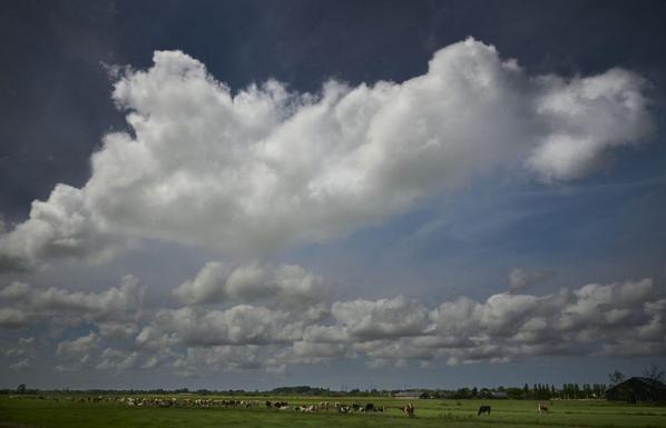 Een wolkenlucht in Nederland. Puur illustratief