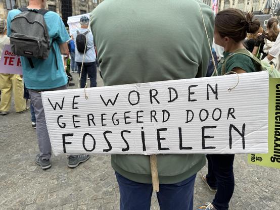 We worden geregeerd door fossielen
