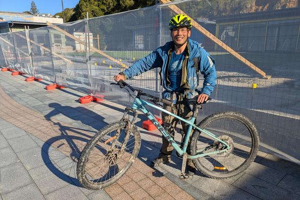 Me with a mountain bike, looking muddy and somewhat the worse for wear. Note the new tears in my jacket.