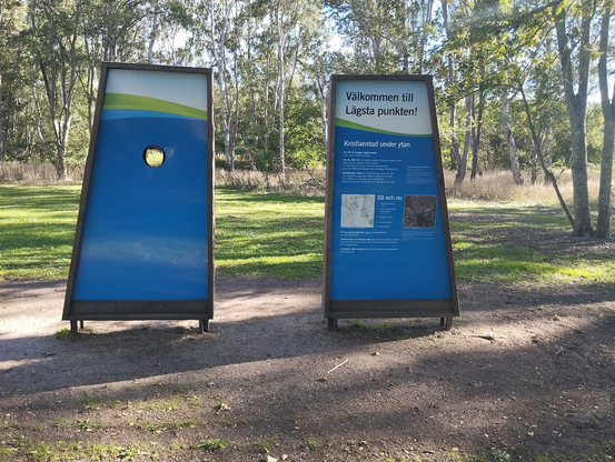 Two large information pillar with text about this place.