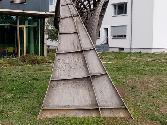 Inscription on the surface reads:
Ennepersche Minimalflache 1975
Olaf Taeuberhahn