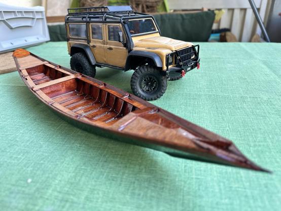 Sandolo and defender model diagonally from the side.