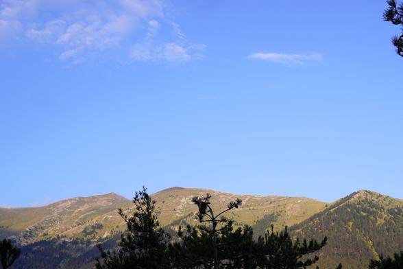 Early-morning blue sky looking away from our direction of travel. So tempting.