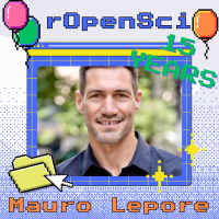 Foto de perfil de Mauro sonriendo en un marco de pixel art con globos de cumpleaños coloridos, una carpeta, la fechita del mouse y algunas chispas brillantes con el texto rOpenSci 15 years. Mauro Lepore.