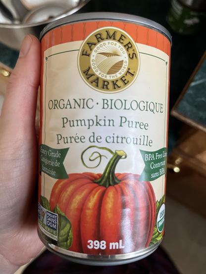 A can of pumpkin purée with the amount labelled as 398 mL. The label is also in English and French.