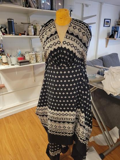 The same top, only this time the very wide bands at the shoulder is mirrored at the hem.