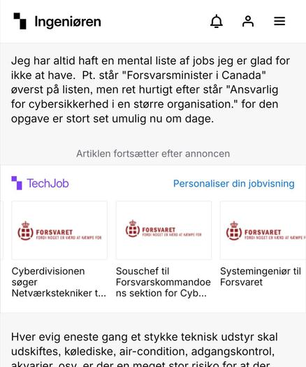 Screenshot fra artiklen der linkes til i PHKs post.

Først afsnittet: 

> Jeg har altid haft en mental liste af jobs jeg er glad for ikke at have.  Pt. står "Forsvarsminister i Canada" øverst på listen, men ret hurtigt efter står "Ansvarlig for cybersikkerhed i en større organisation." for den opgave er stort set umulig nu om dage.

Efterfulgt af en annonce, der indeholder 3 cyberforsvarsjobopslag fra FE.