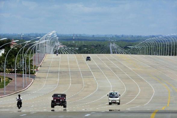 Photo of an empty highway in Naypyidaw