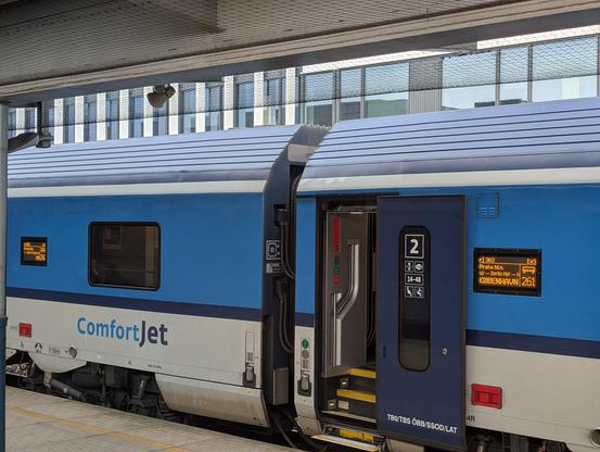 ComfortJet to Copenhagen. The entrance door has 4 steps.