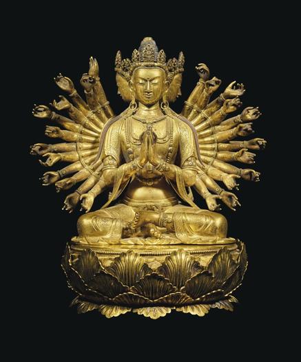 #Avalokiteshvara 17Th-18th Century. Cast gilt-bronze, #China. The #bodhisattva is shown seated with the principal pair of hands are clasped at the chest in anjali #mudra, and twelve further pairs of hands, which once held various attributes, arrayed around the body. Principal head is flanked by two smaller, sideways-facing heads, all below a five-petaled crown enclosing the hair upswept into a double topknot.
#BuddhistArt #Buddhism