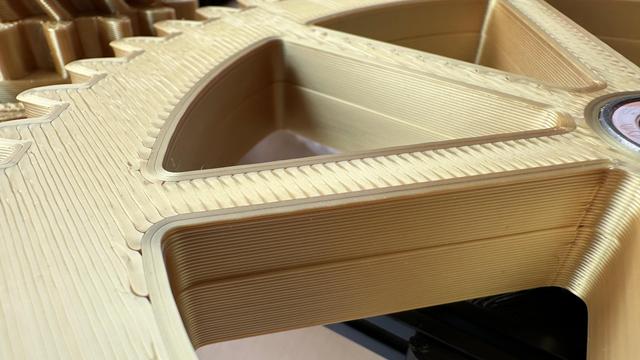 closeup of a 3d printed gear with an obvious jump about halfway down