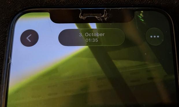a screenshot of a photo with some really bright highlights, where the glass over the highlight appears gray