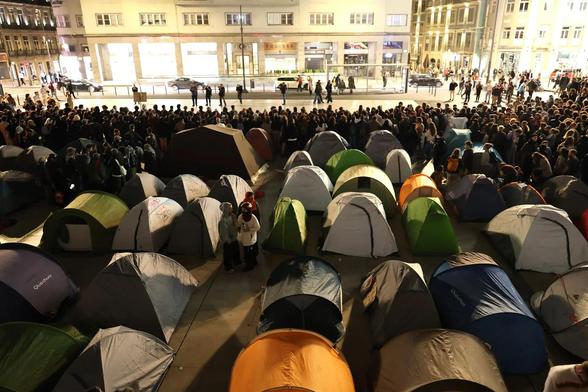 Encampment in Porto.