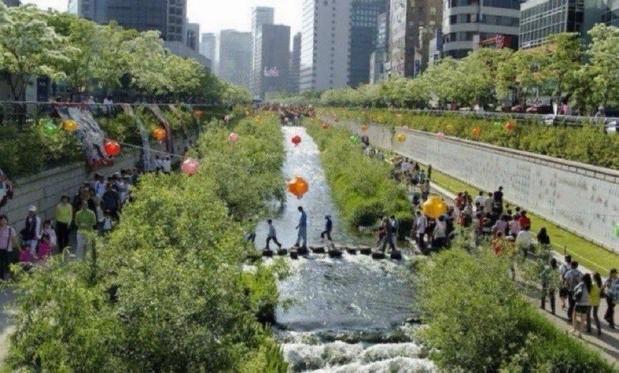 Photo of the new Green public space filled with people