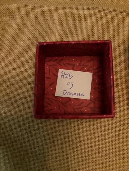 Small red box with a lap of paper, handwritten “Håb og Drømme” - “Hopes and Dreams”.