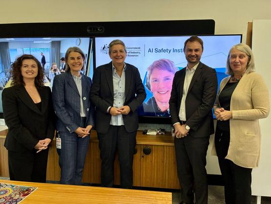 v.l.n.r.: Dr. Chelle Adamson (AISI), Helen Wilson (Department of Industry Science & Resources), BSI-Präsidentin Claudia Plattner, Kate Conroy (AISI, virtuell), Richard Brasier (Department of Industry Science & Resources), Beate Grzeski (Botschafterin AUS)